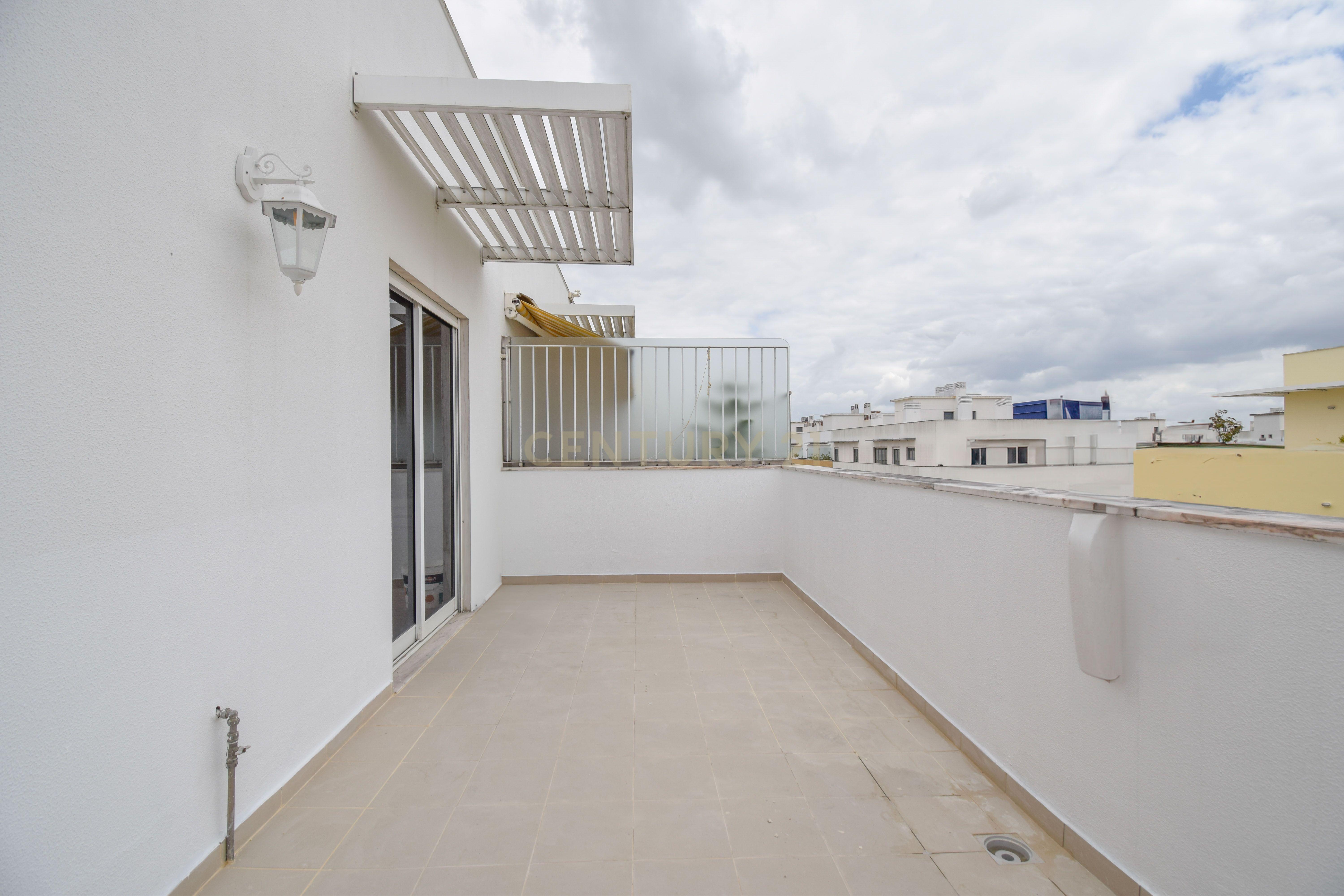 Arrendamento - T3 com Terraço e Varanda no Parque das Nações – Lisboa - Último Andar com Garagem - Image 3