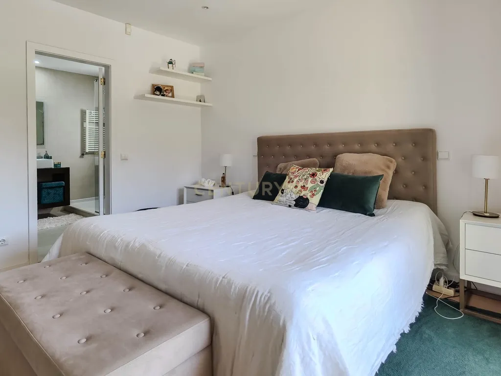 Luxuosa Moradia T3 em Gondomar com Vista Panorâmica e Piscina - Image 22