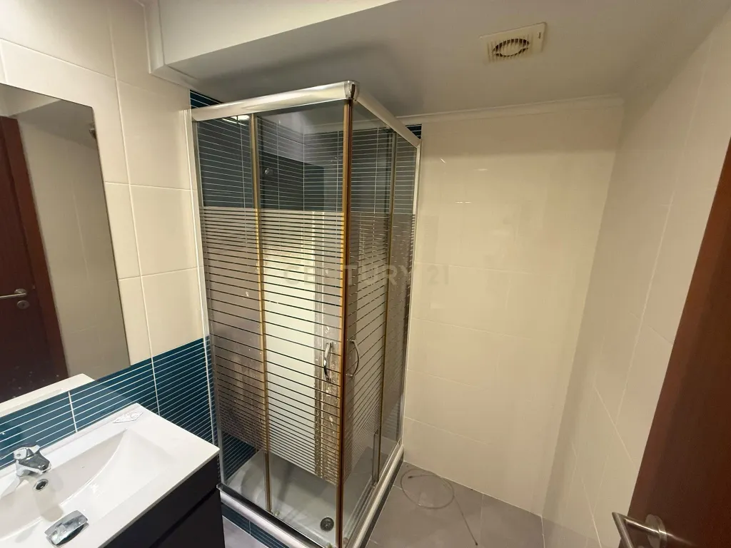 Apartamento T2 com possiblidade de T4, Entroncamento - Image 26