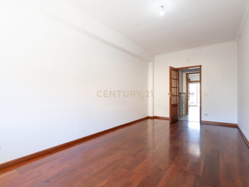 Apartamento T2+1 - C/ terraço - Image 7