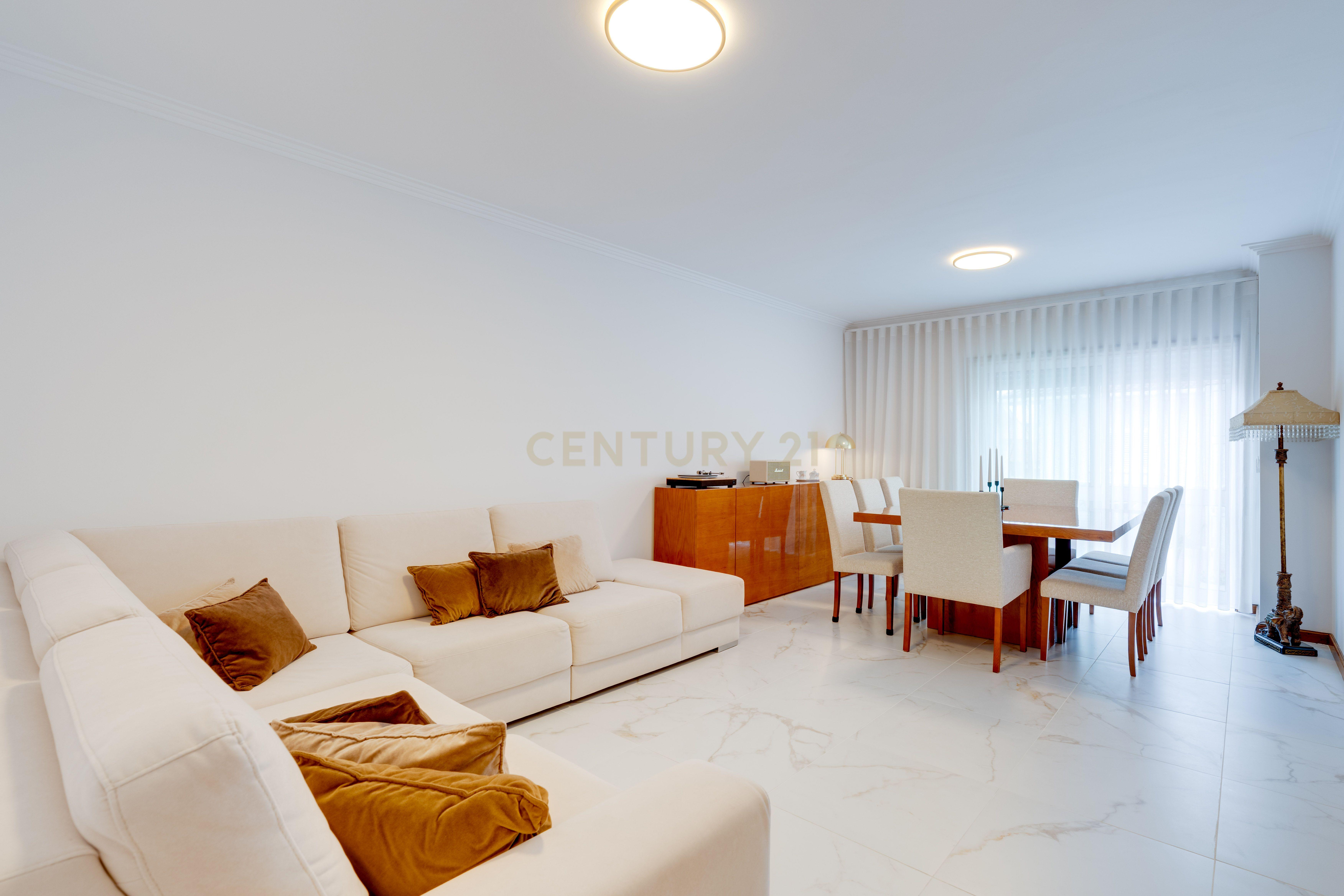 T2+2 Duplex c/ Sótão amplo (248m²) | S. Félix Marinha - Widok 2