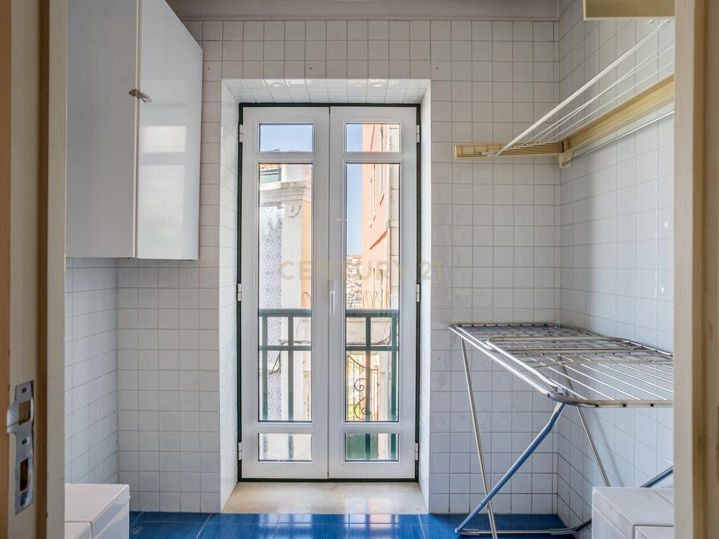 Arrendamento Apartamento T2 mobilado - Centro de Lisboa - Image 8