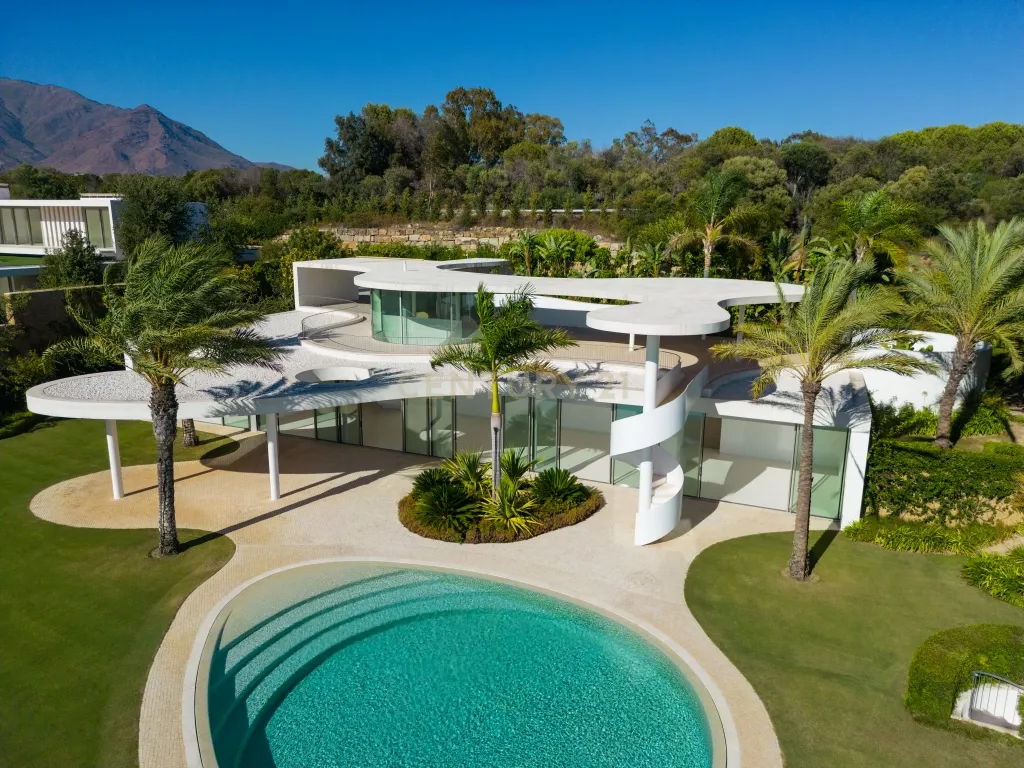 Villa de Golfe na Primeira Linha 7: Uma Obra-Prima Escultural da Arquitetura Visionária na Finca Cortesin - Image 22