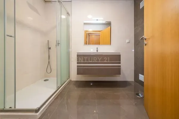 Apartamento T3 construído em 2019, com Varanda e Parqueamento, em Setúbal - Image 22