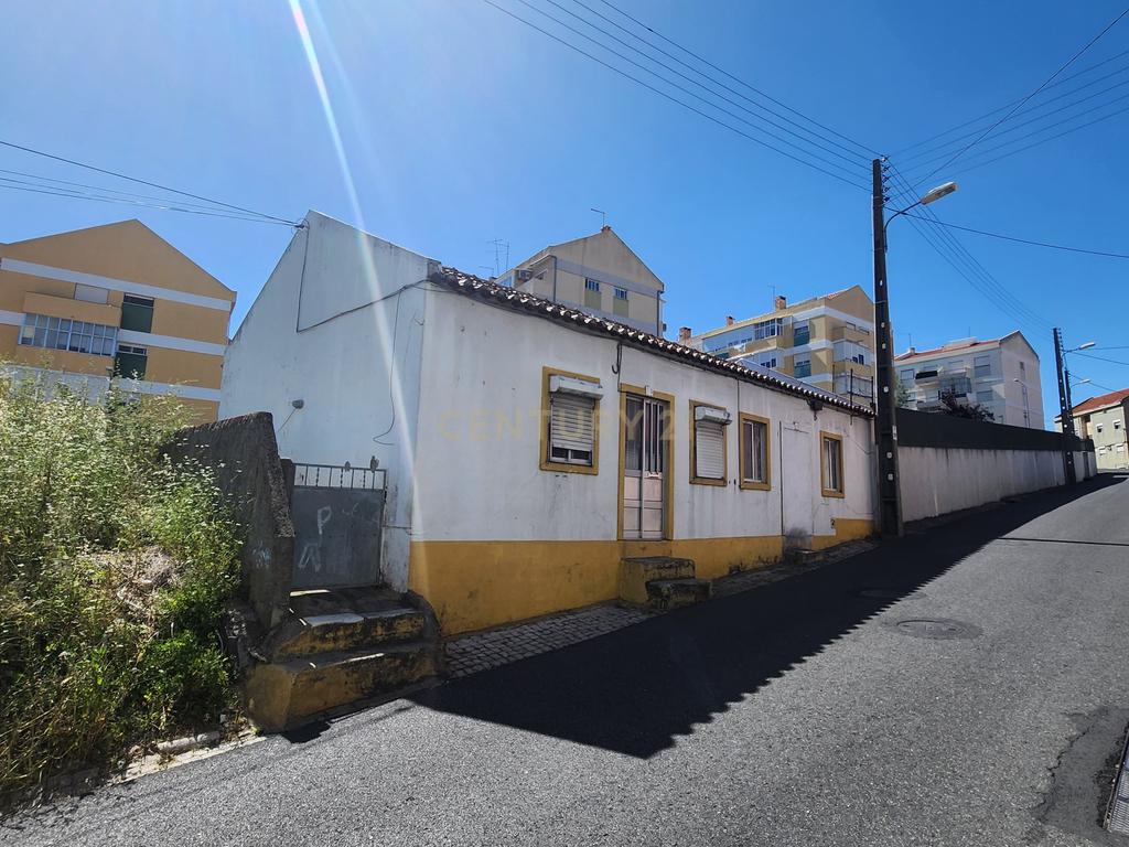 Moradia com 2 apartamentos em Odivelas - Image 16