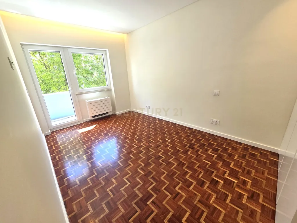 Apartamento T3 totalmente remodelado em Almada - Image 19