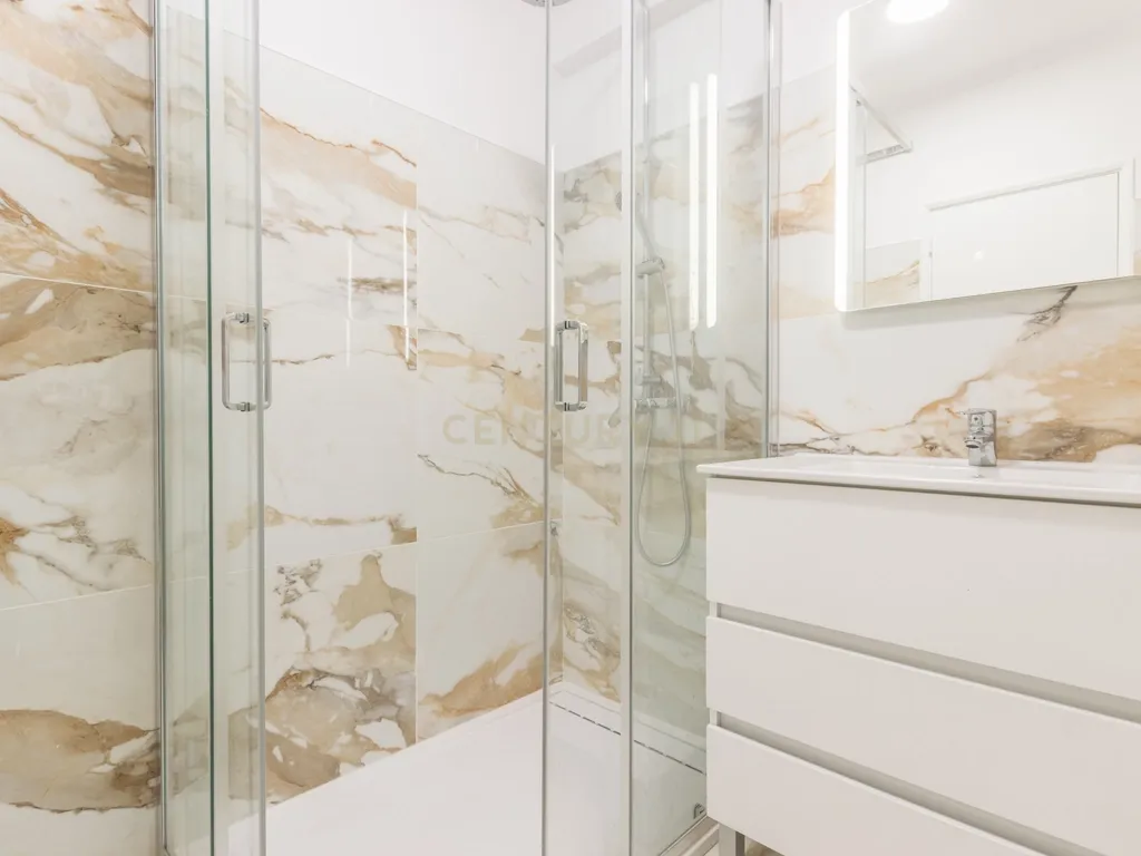 Apartamento T2 Remodelado - Sobreda *RESERVADO* - Image 10