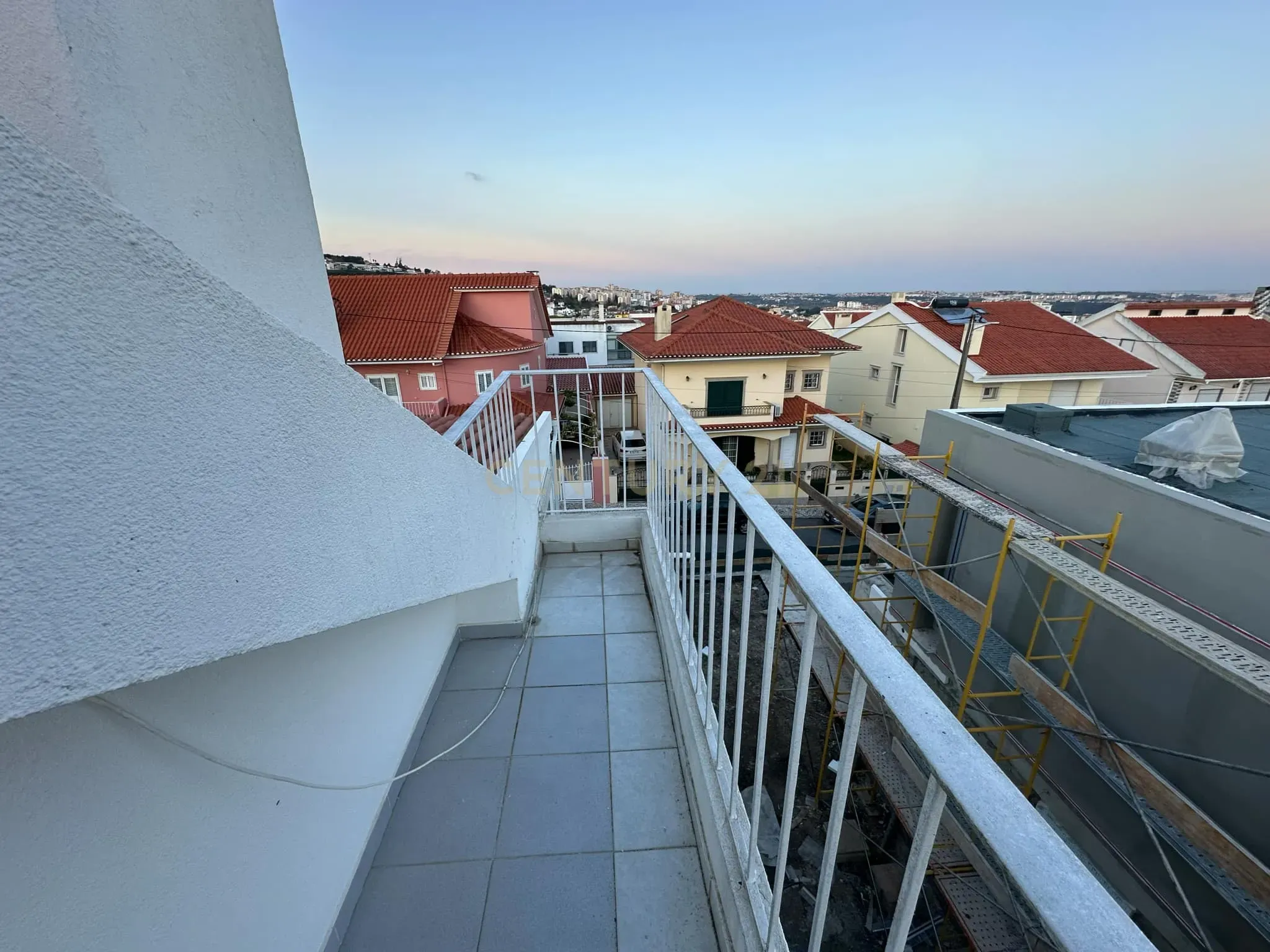 Apartamento T3 - em andar de moradia - Famões ODV - Image 29
