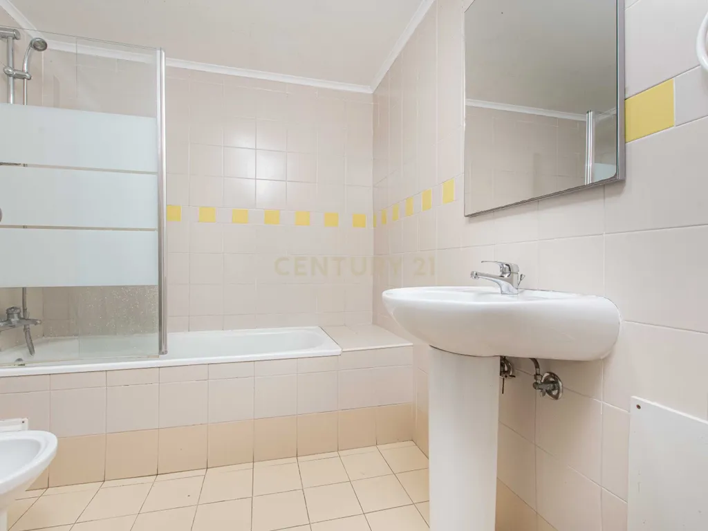 Apartamento T4 em Santa Clara - Lisboa - Image 19