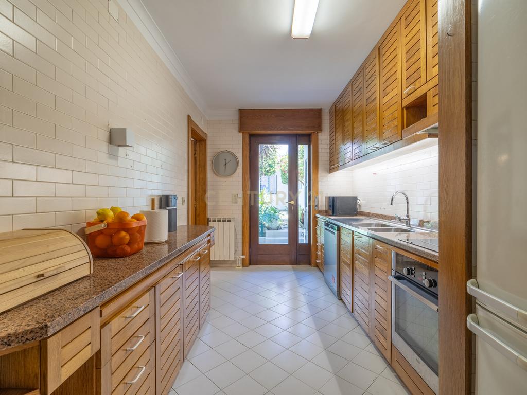 Moradia T4 com Jardim Privativo em Vila Nova de Gaia – Viva com Luz, Espaço e Centralidade - Image 11