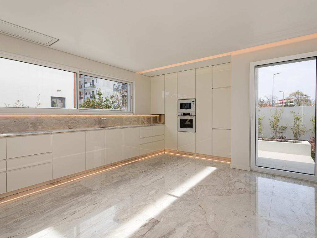 Exclusividade e Sofisticação. A Sua Nova Casa de Luxo no Algarve – Moradia Isolada com 3 Suites! - Image 13