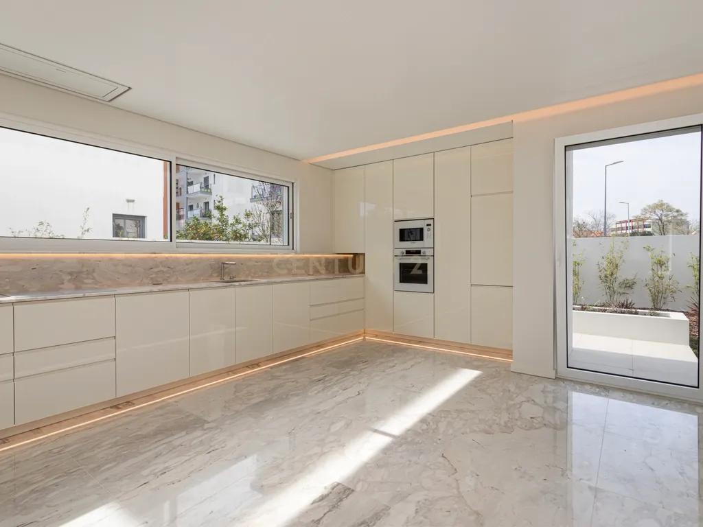 Exclusividade e Sofisticação. A Sua Nova Casa de Luxo no Algarve – Moradia Isolada com 3 Suites! - Image 13