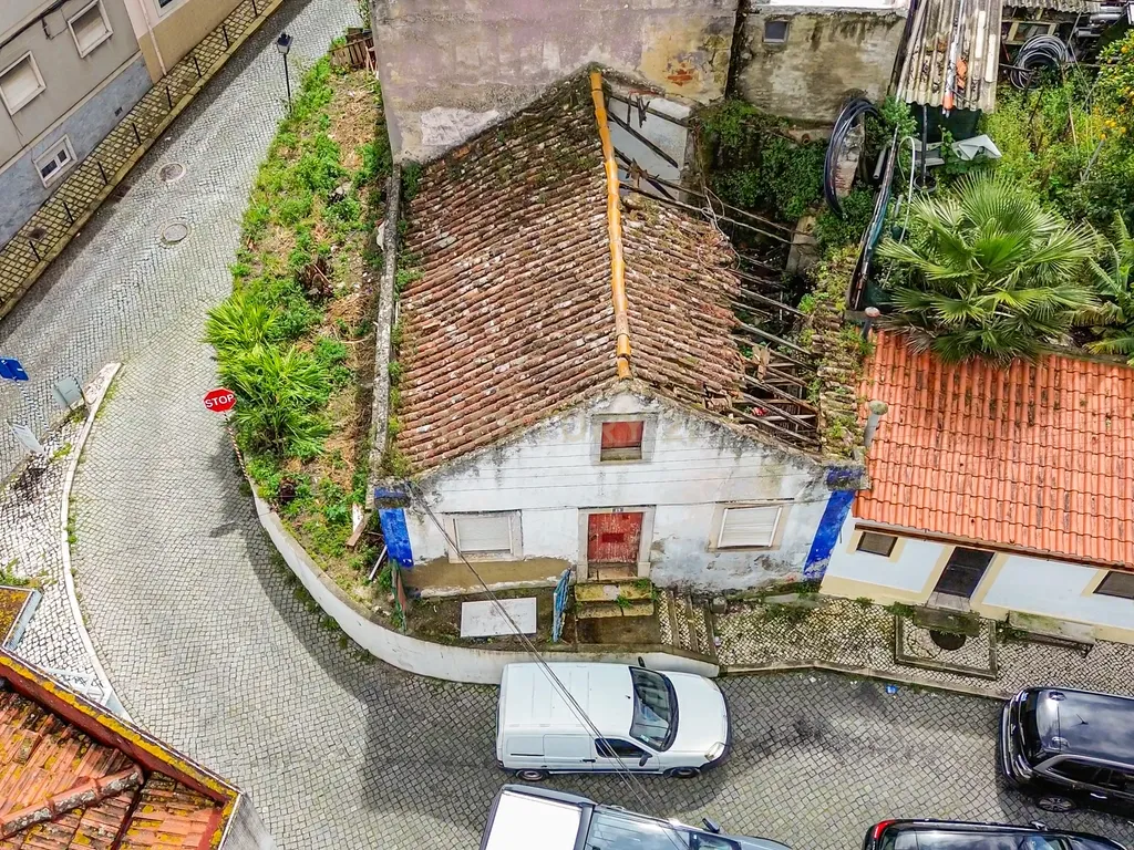 Oportunidade para Investidores - Casa Centenária no Alto de Algés - Image 8