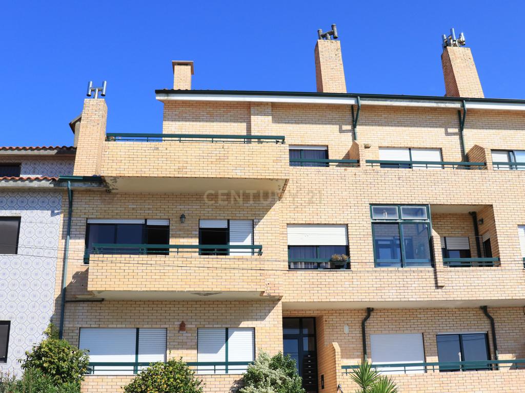 Apartamento T2 com Vista Mar em Lavra, Angeiras - Image 31