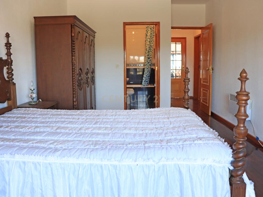 Apartamento T2 com Vista Mar em Lavra, Angeiras - Image 24