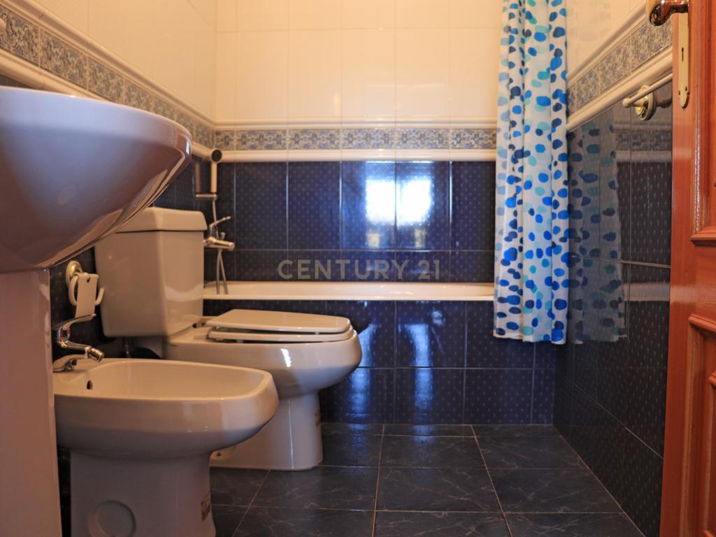Apartamento T2 com Vista Mar em Lavra, Angeiras - Image 25