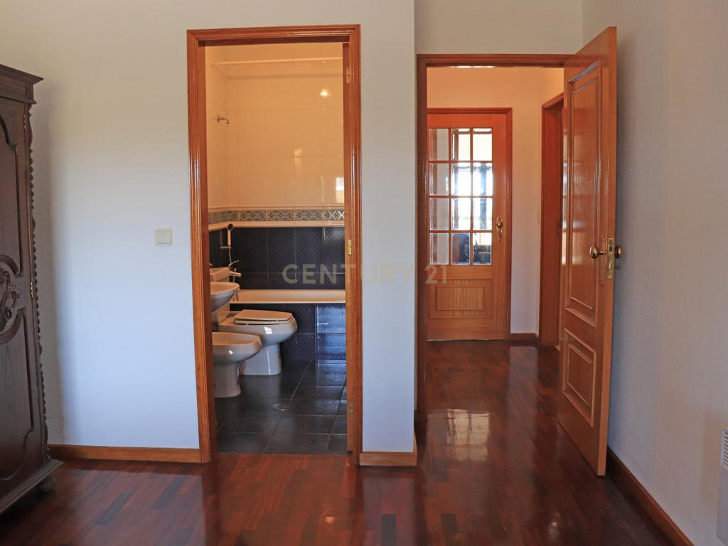 Apartamento T2 com Vista Mar em Lavra, Angeiras - Image 21