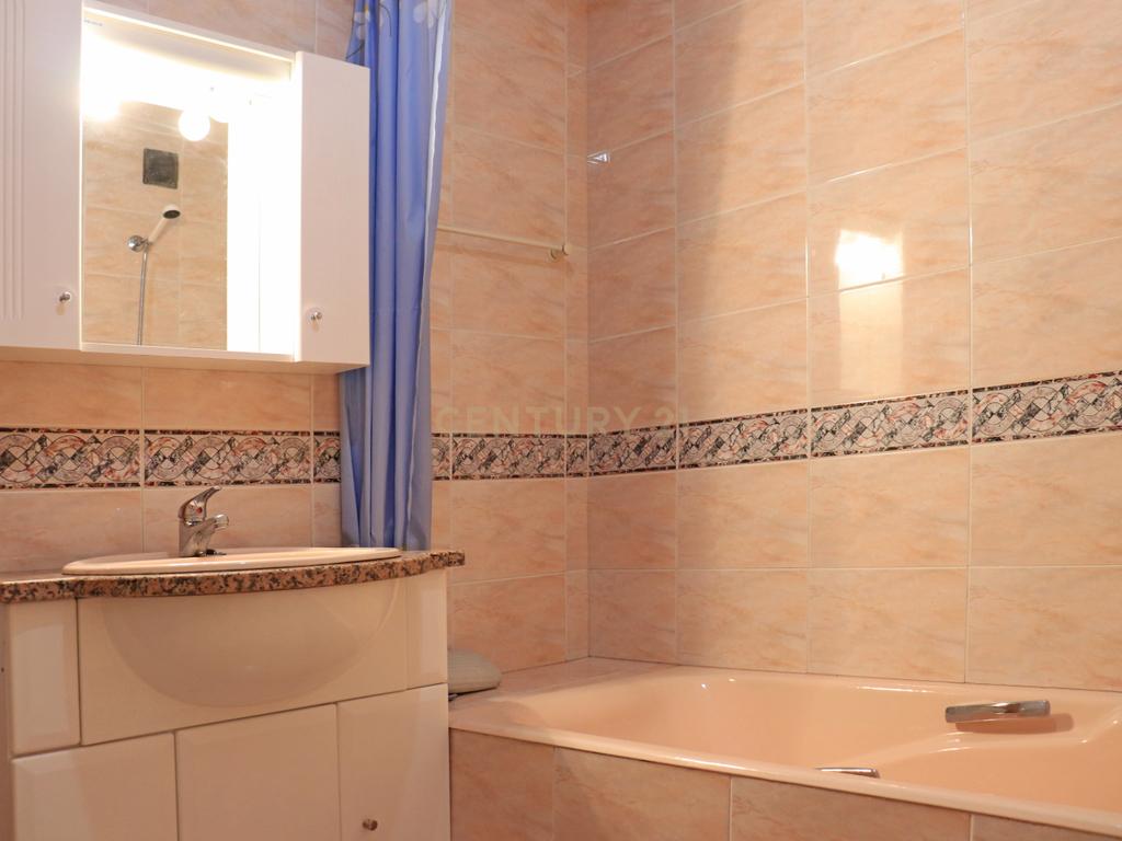 Apartamento T2 com Vista Mar em Lavra, Angeiras - Image 20