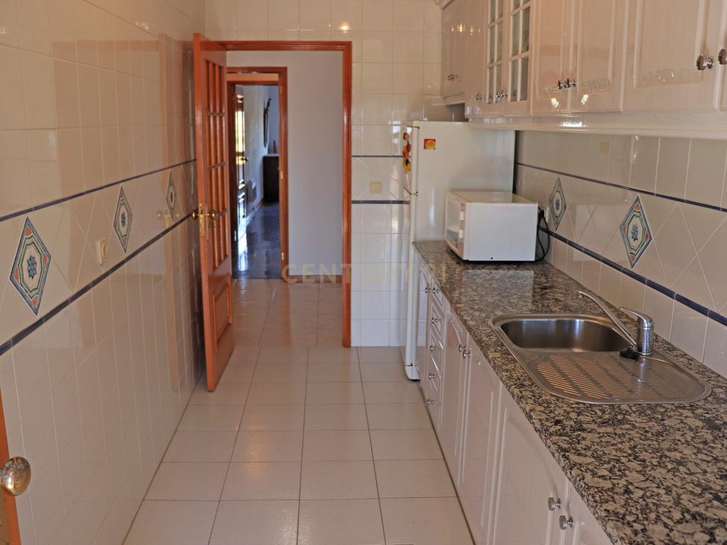 Apartamento T2 com Vista Mar em Lavra, Angeiras - Image 14