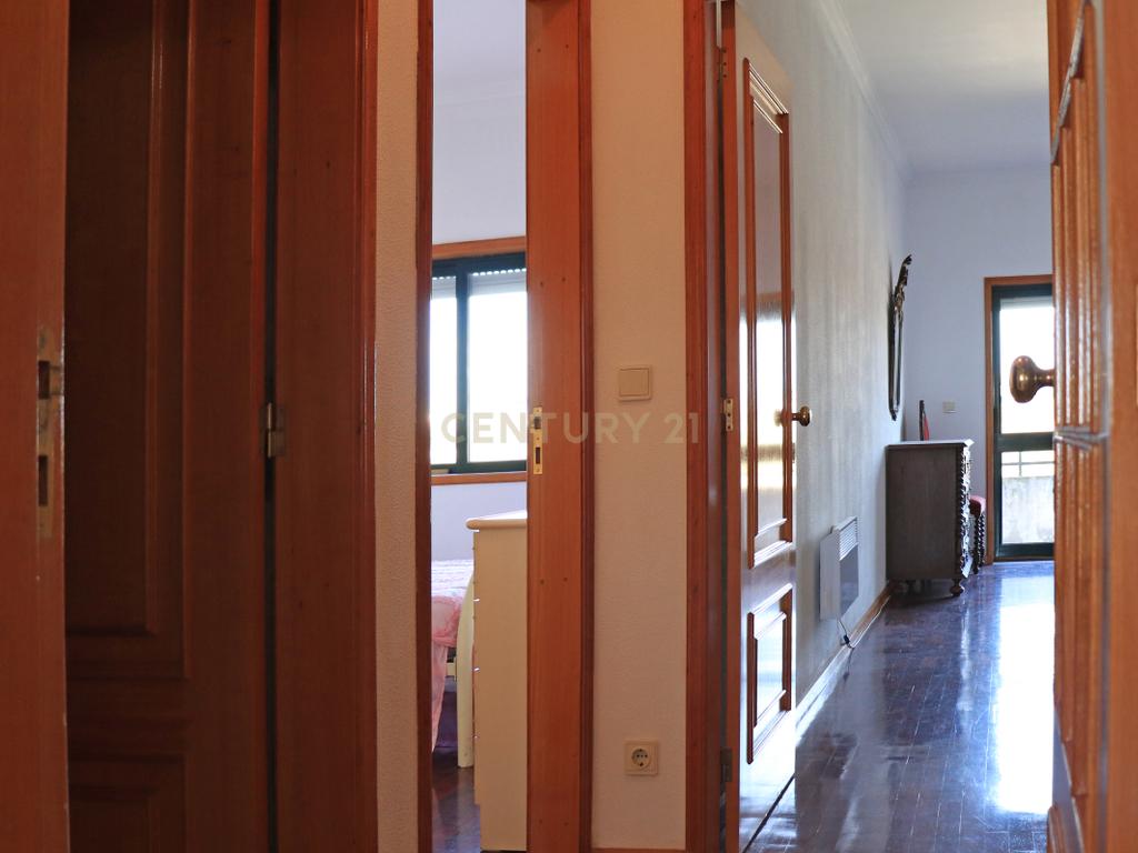 Apartamento T2 com Vista Mar em Lavra, Angeiras - Image 15