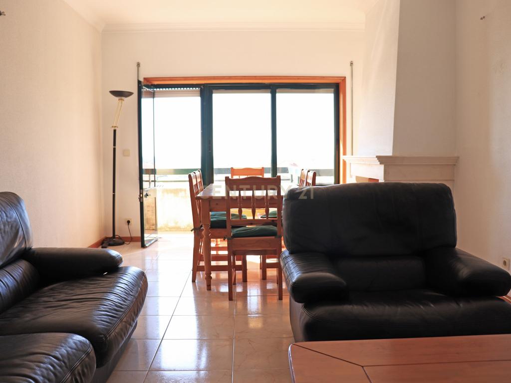 Apartamento T2 com Vista Mar em Lavra, Angeiras - Image 5