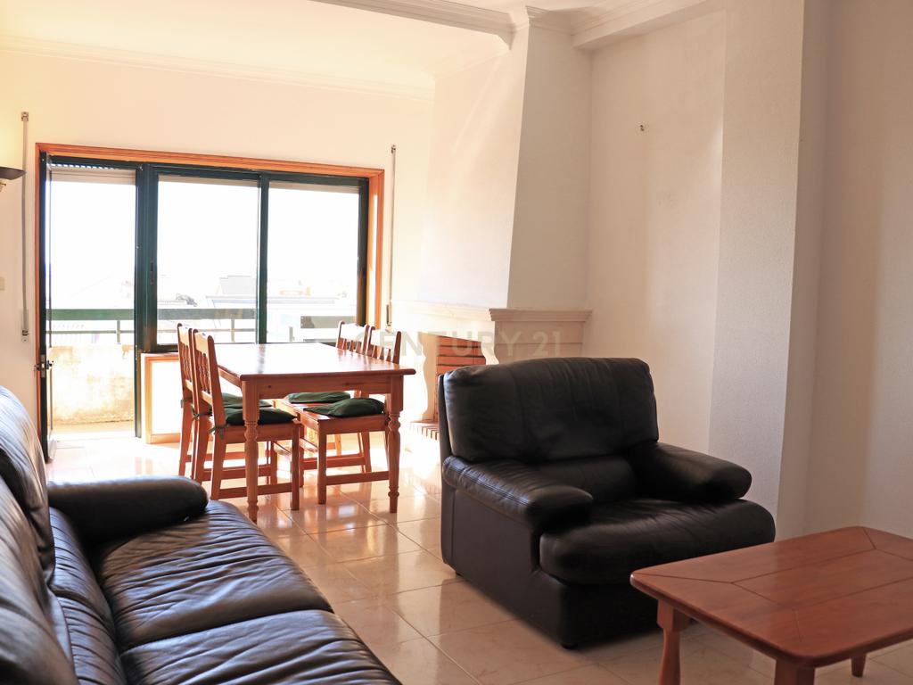 Apartamento T2 com Vista Mar em Lavra, Angeiras - Image 6