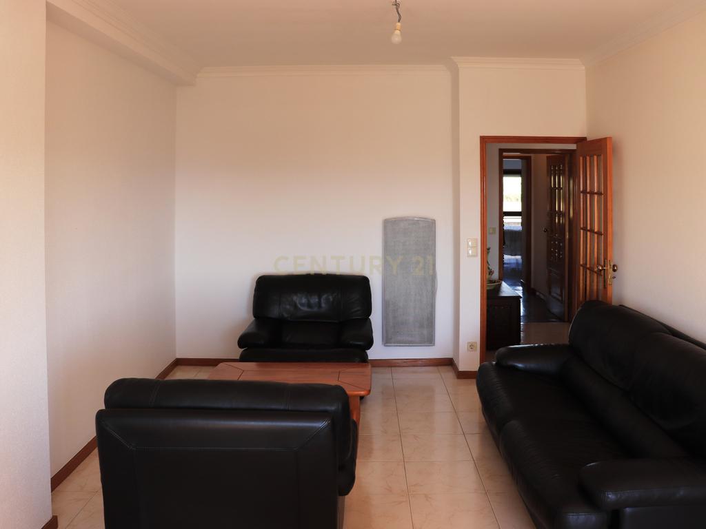 Apartamento T2 com Vista Mar em Lavra, Angeiras - Image 8