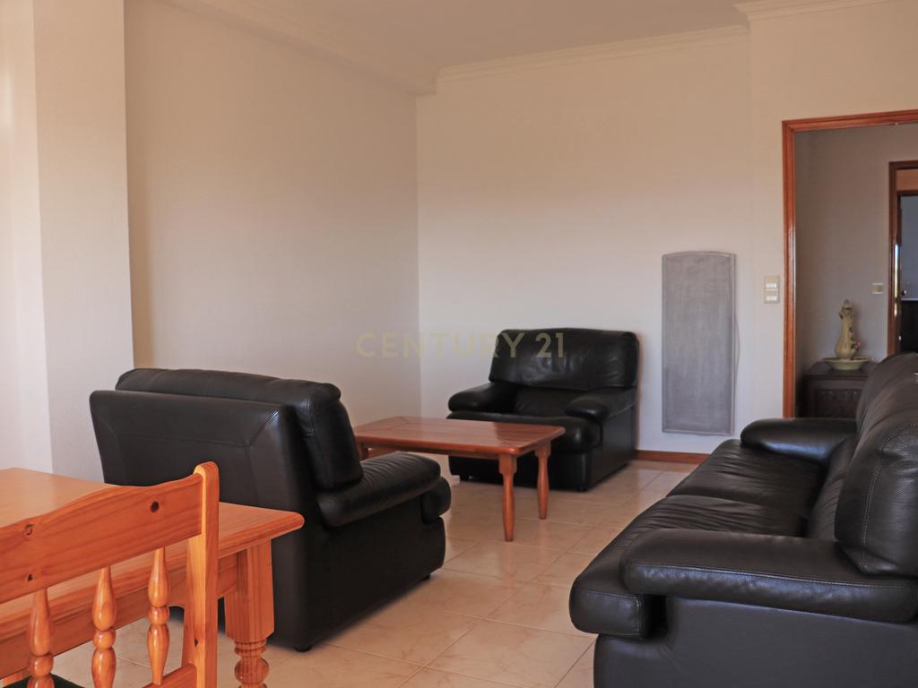 Apartamento T2 com Vista Mar em Lavra, Angeiras - Image 9