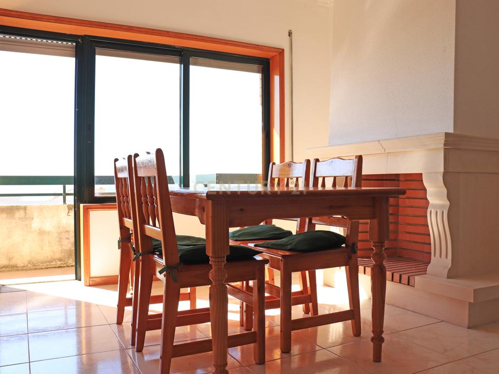 Apartamento T2 com Vista Mar em Lavra, Angeiras - Image 3