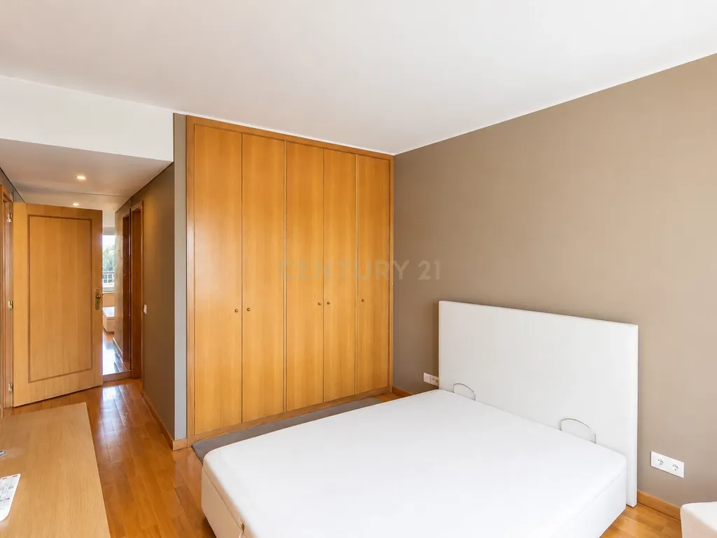 Apartamento T2 para Arrendamento em Lordelo do Ouro, Porto - Image 33