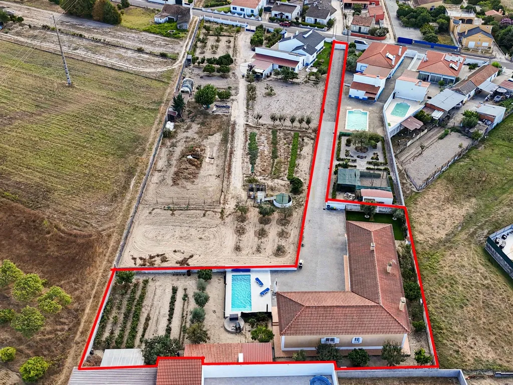 Moradia Independente Térrea com Piscina, Box, jardim e Anexo (Marinhais) - Image 47