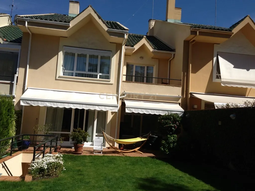 Luxuosa Moradia Renovada em Madrid com Vista para a Cidade - Image 75