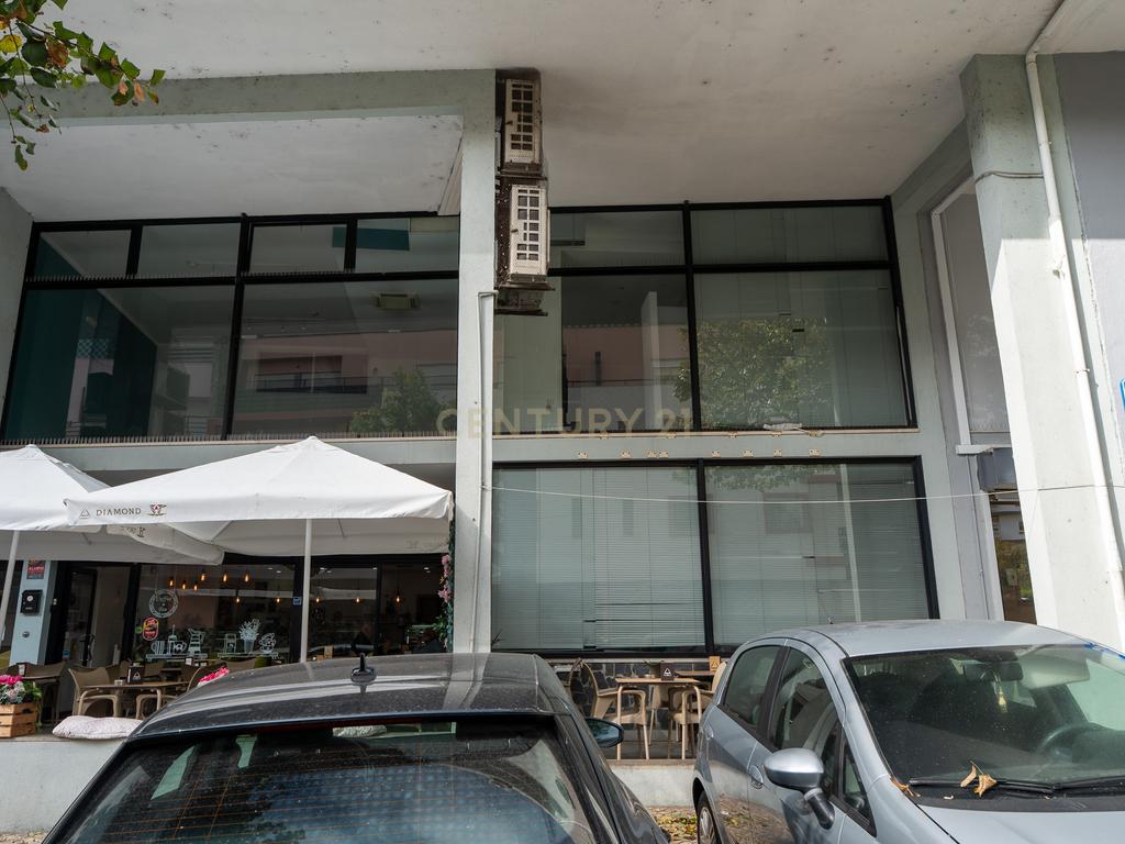 **Fantástica loja de dois pisos em Linda a Velha** - Image 6