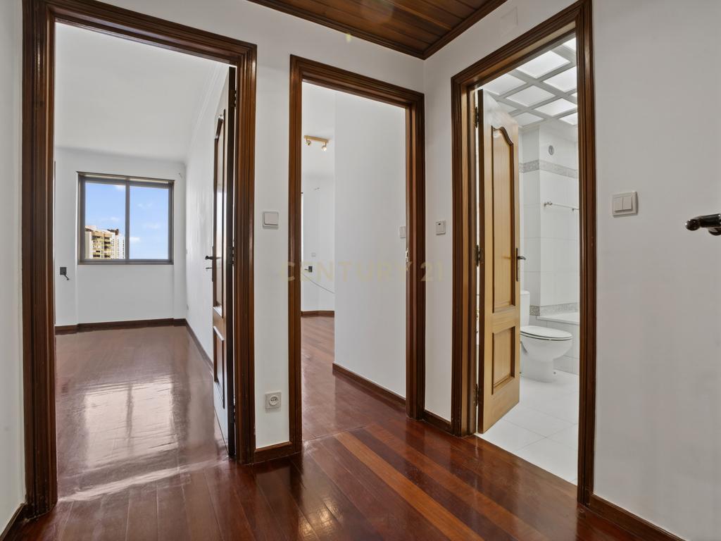 Apartamento T3 em Areeiro, com 1 lugar de garagem, Lisboa. - Image 16