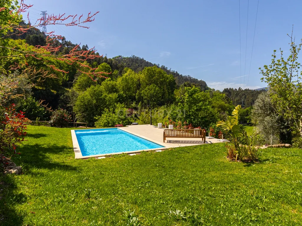 Um Refúgio no Gerês com 2 casas junto ao Rio - Image 2