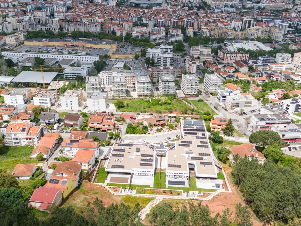 T1+3 único no prestigiado empreendimento Lux Garden – Coimbra - Image 2