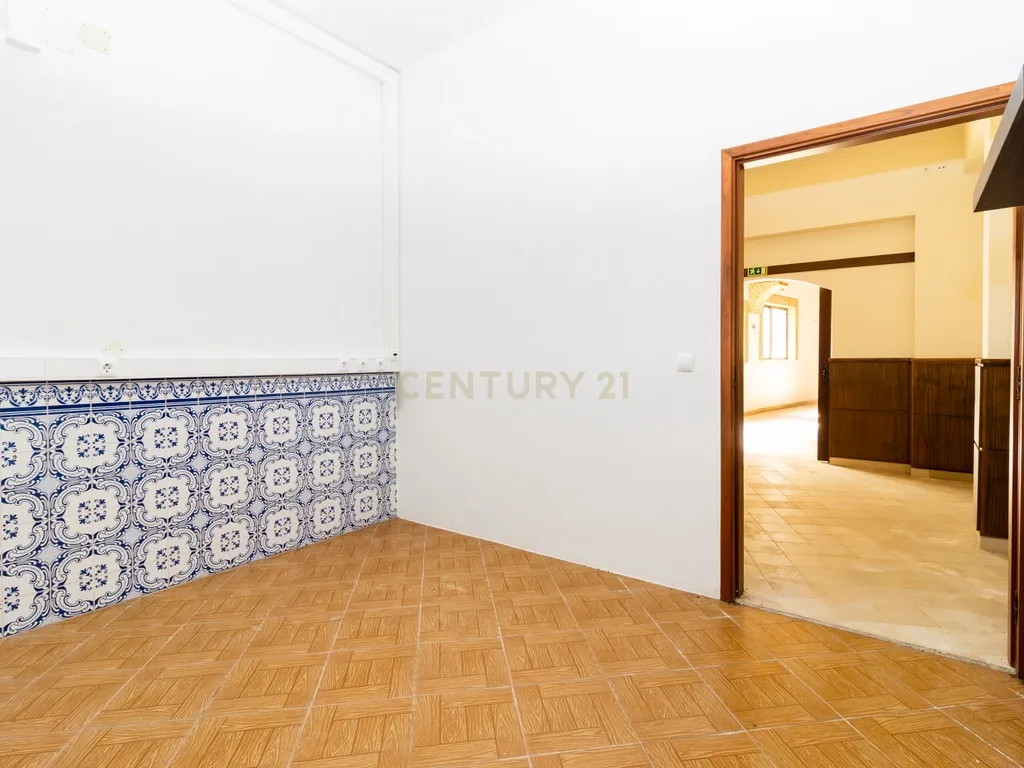 MORADIA EXCLUSIVA EM ALCOBAÇA – CONFORTO, ESPAÇO E POTENCIAL DE INVESTIMENTO! - Image 46