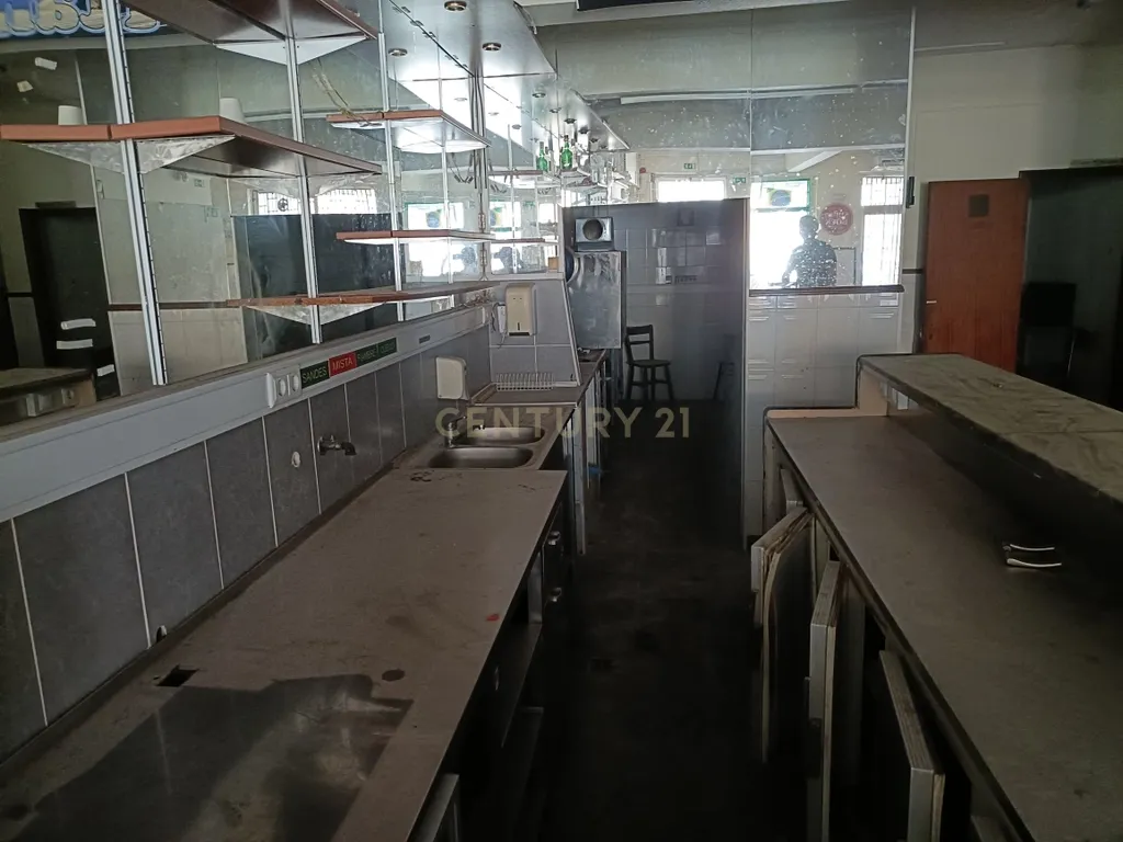 Espaço Comercial na Rua Passos Manuel, Alhandra - Image 3