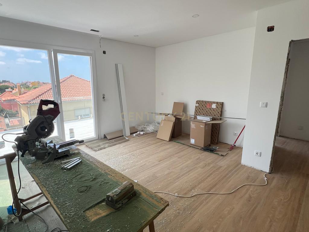 Moradia moderna T4 em construção na Rinchoa - Image 16