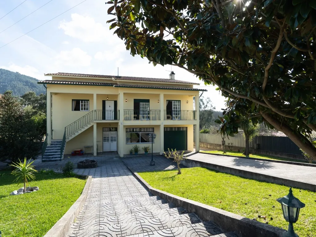 OPORTUNIDADE ÚNICA NA LOUSÃ – MORADIA COM GRANDE POTENCIAL (habitação e comércio) - Image 34
