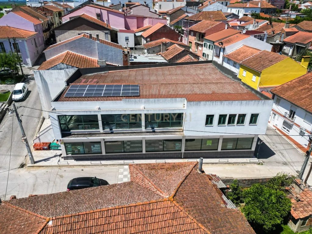 Investimento com Duplo Potencial: Comércio + Habitação em Soure - Image 22