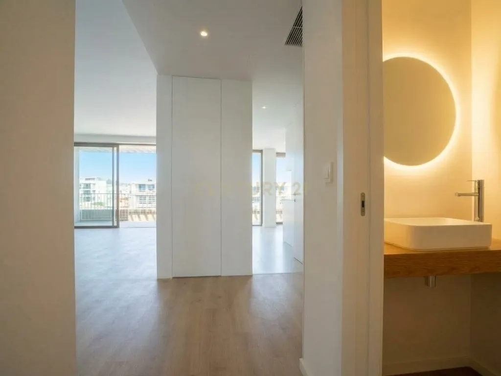 T3 com Vista Rio Tejo, Varanda de 15 m², 3 Estacionamentos no novo Bairro, Vila Rio - Image 6