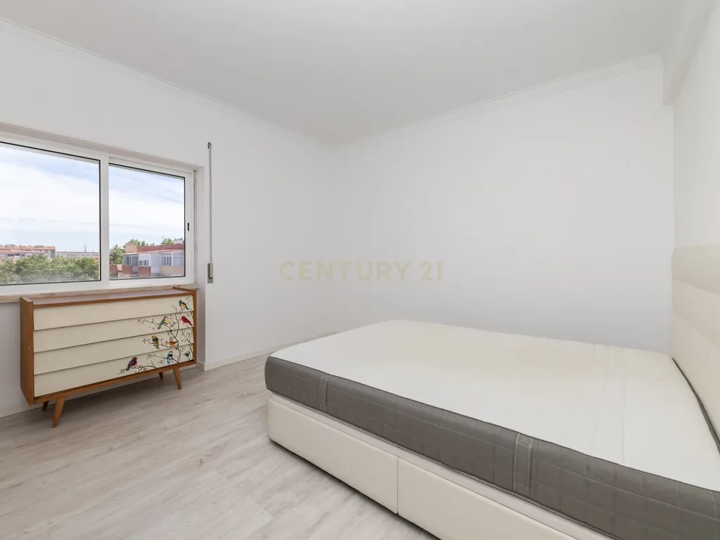 Apartamento T3 para arrendamento - 5 piso c/elevador - Amora - Image 18