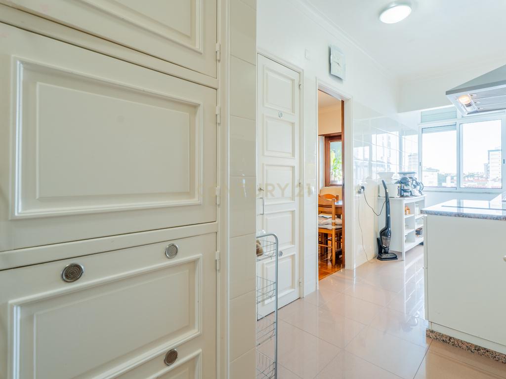 Apartamento T5 Remodelado no Lumiar – 152m² | Praceta Rua Alexandre Ferreira - Image 38