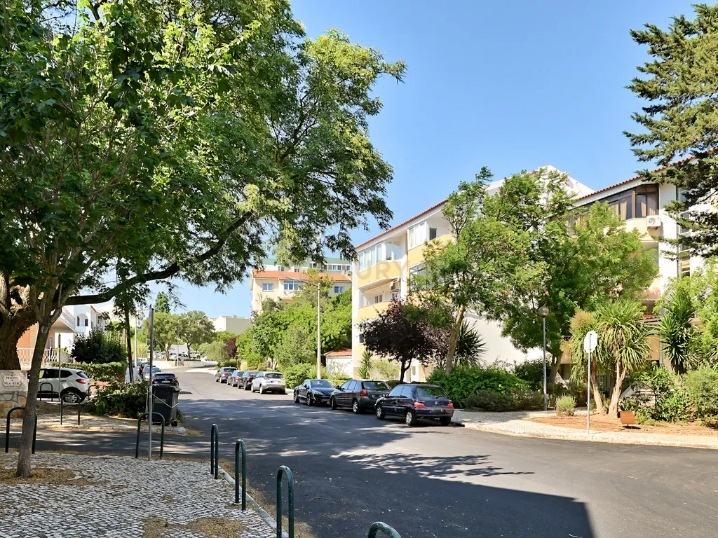 T2 - Carcavelos (Cascais) - Totalmente remodelado e equipado - Image 24