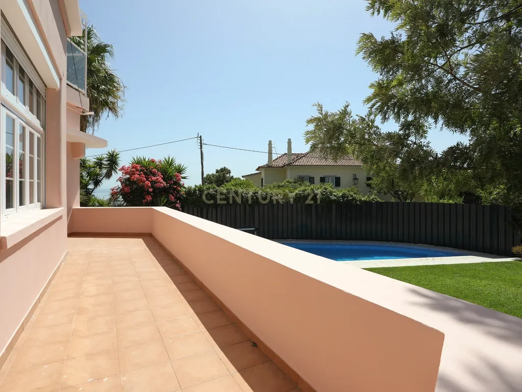 Deslumbrante Moradia T4+1 com Vista Mar e Piscina, Monte Estoril - Image 21