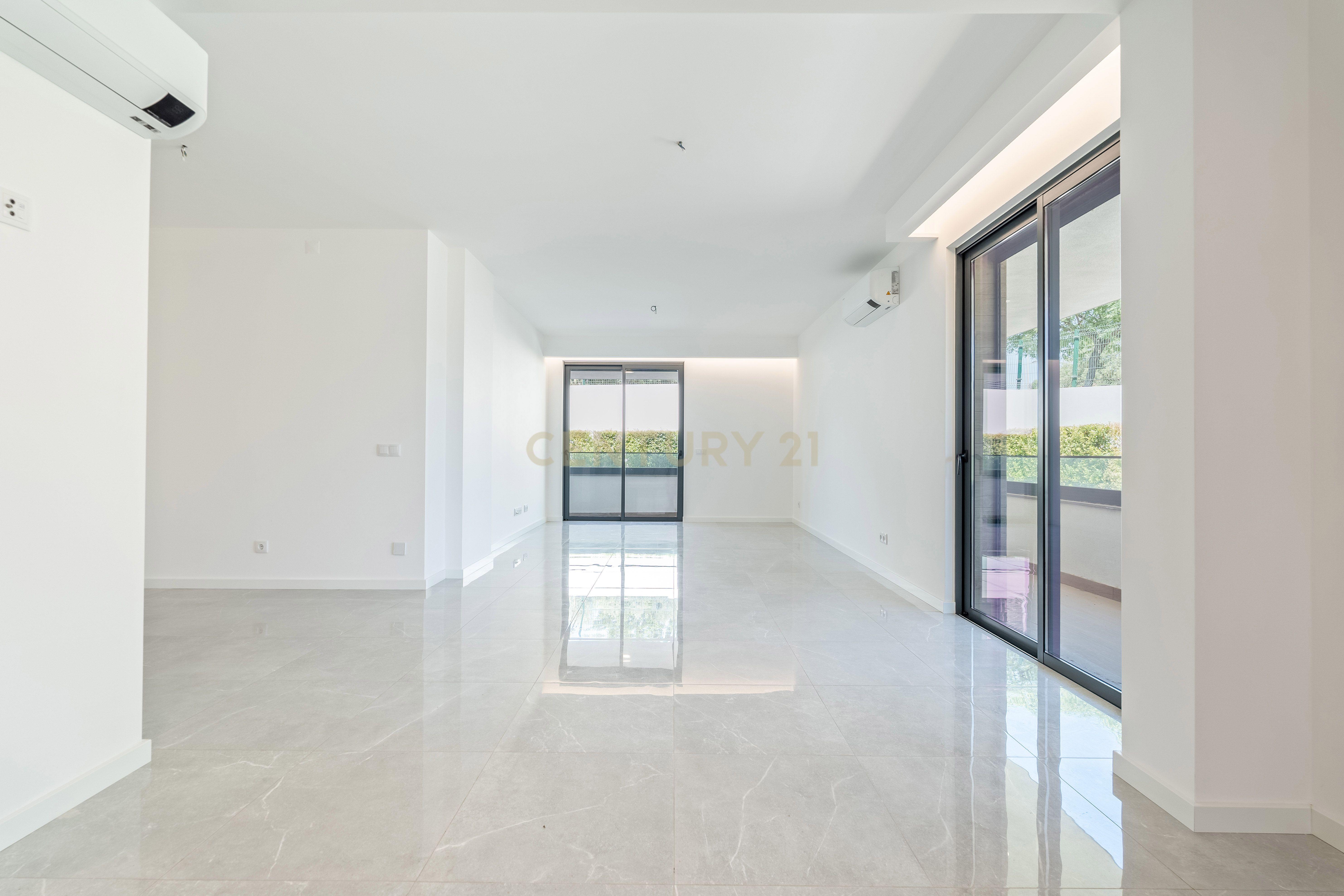 Fotografia 5 de Apartamento T3 Novo a Estrear, Piscina, Estacionamento Privativo,  no Centro de Albufeira – Correeira