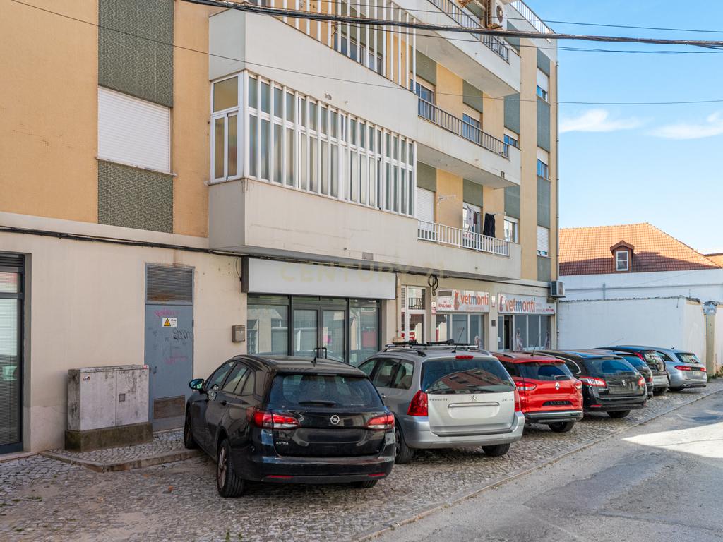 Apartamento T3 com Vista Panorâmica no Montijo - Image 19