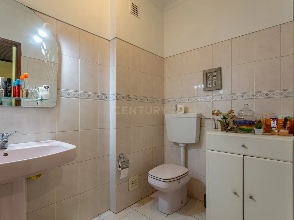 T3 Espaçoso em Excelente Localização- Quinta do Conde - Image 13