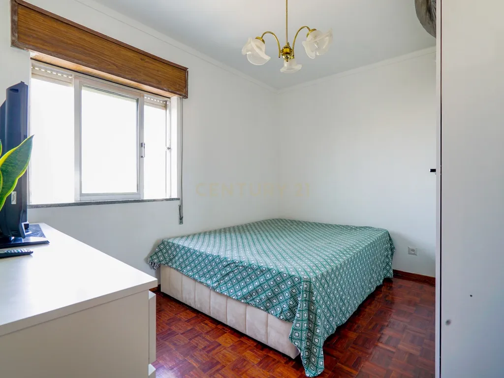 Penthouse T3 com lugar de estacionamento privativo e amplo terraço para arrendamento no coração de Portimão - Image 10